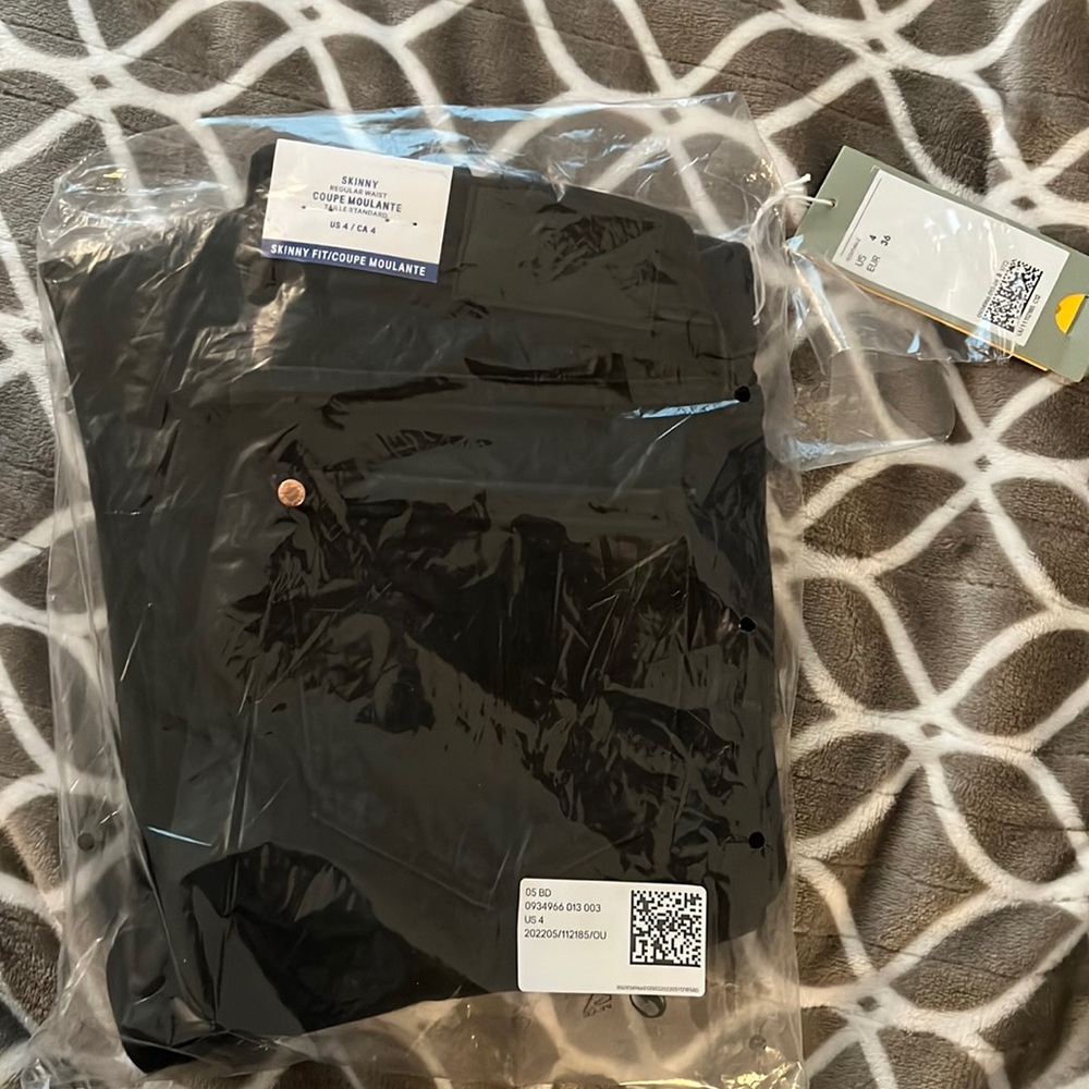 NWT H&M size 4 jeans